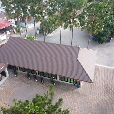Palm Ville Pass Up Mansion Chonburi Extérieur photo