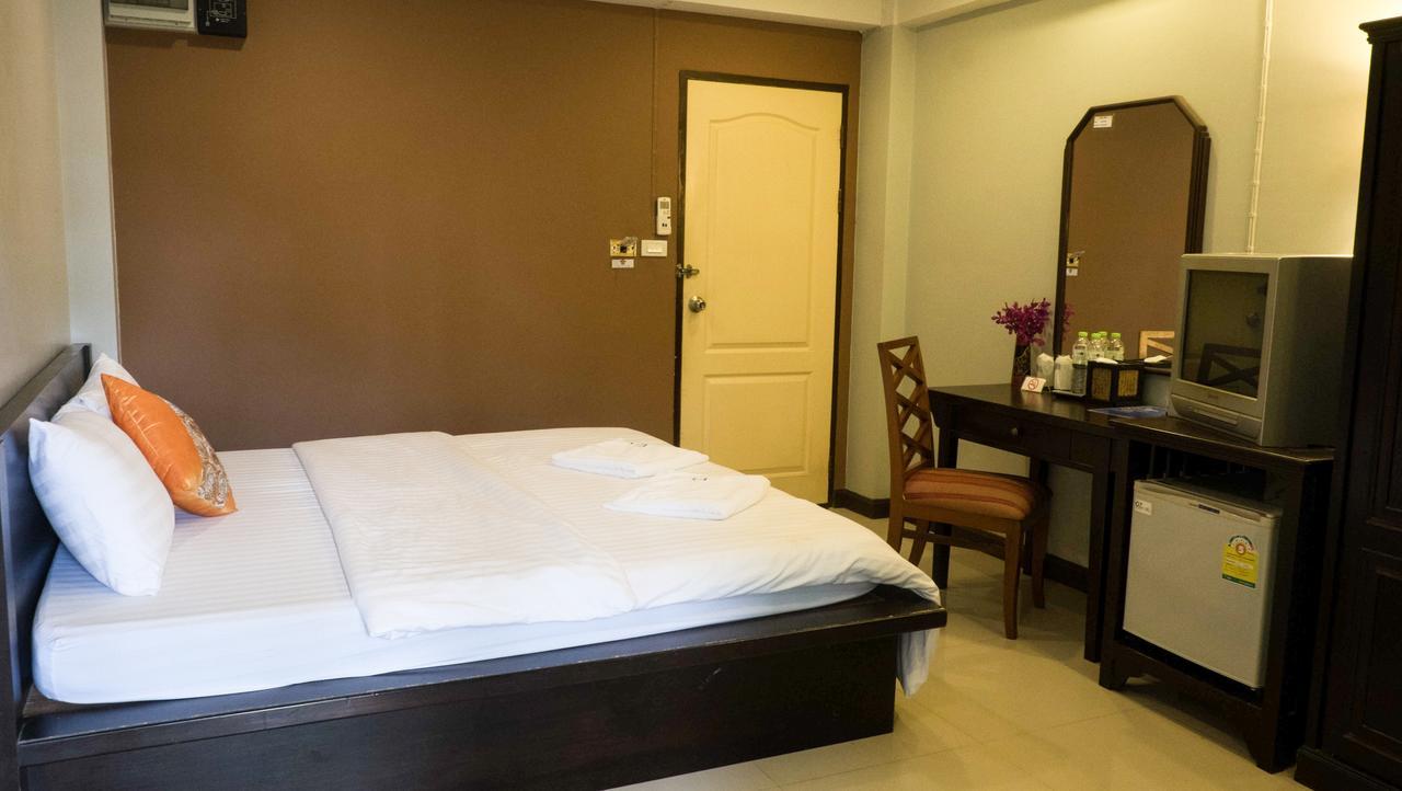 Palm Ville Pass Up Mansion Chonburi Extérieur photo